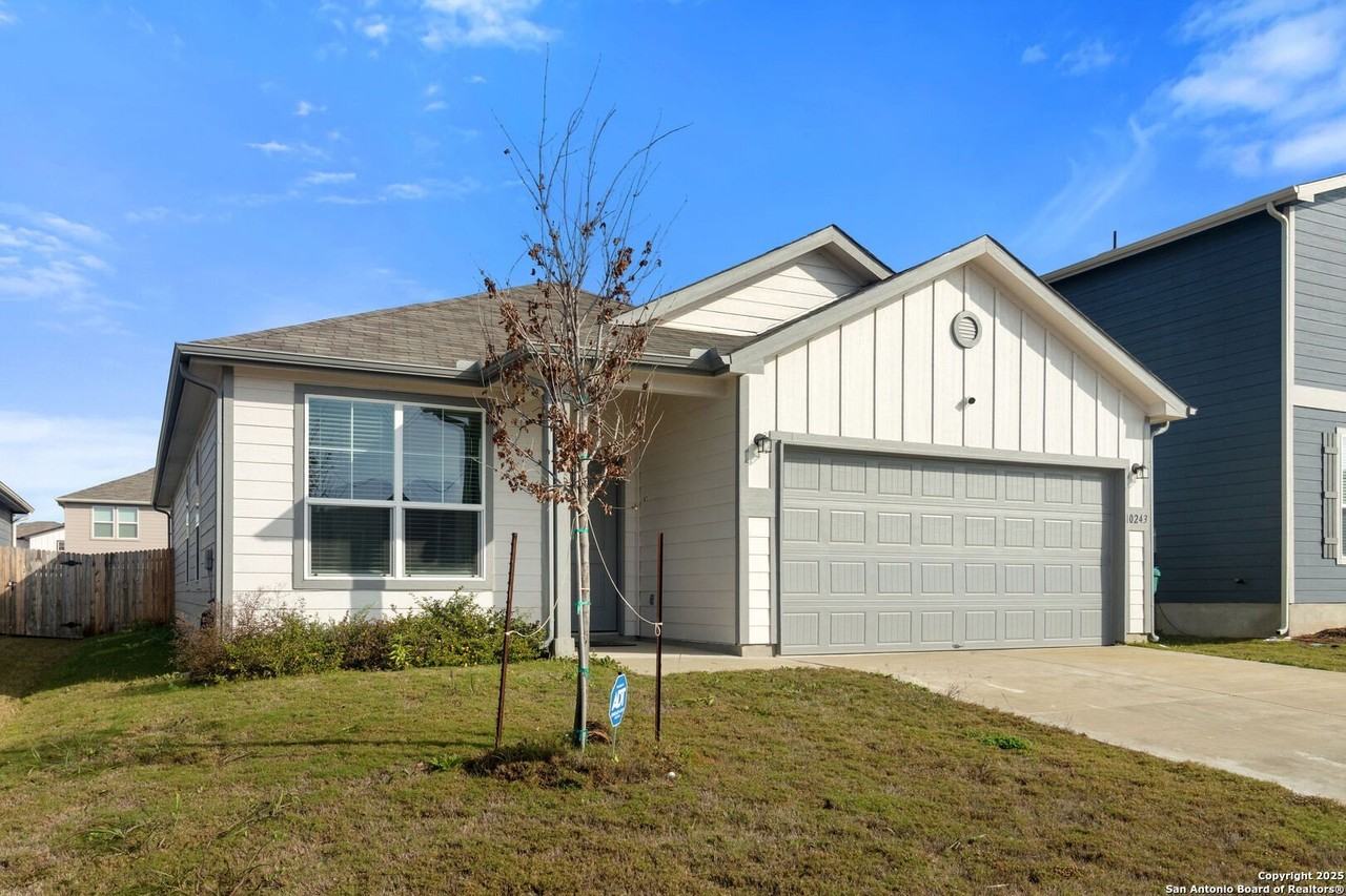 10243 Band Wagon - Photo 2 of 16