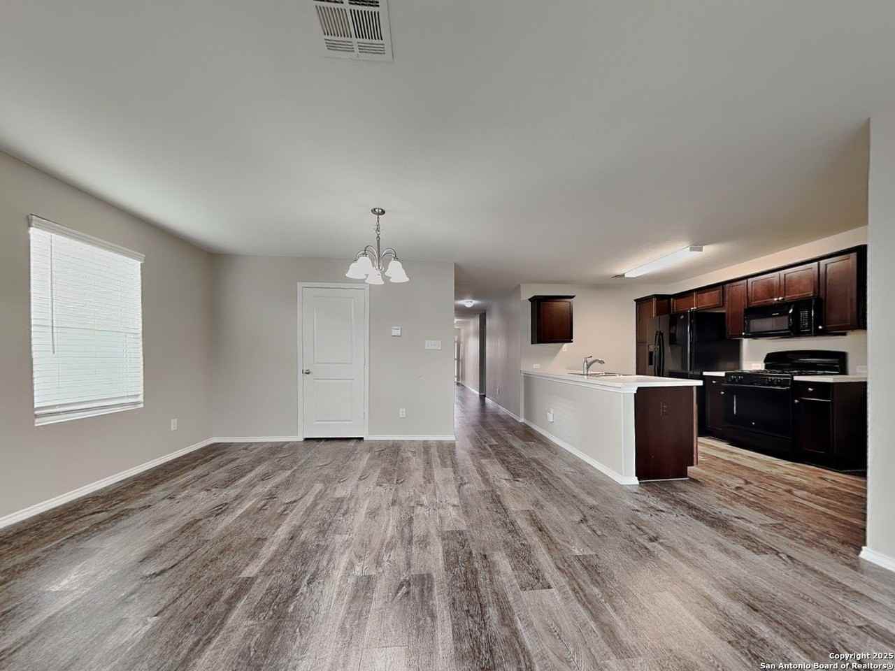 424 Mallow Dr - Photo 3 of 16