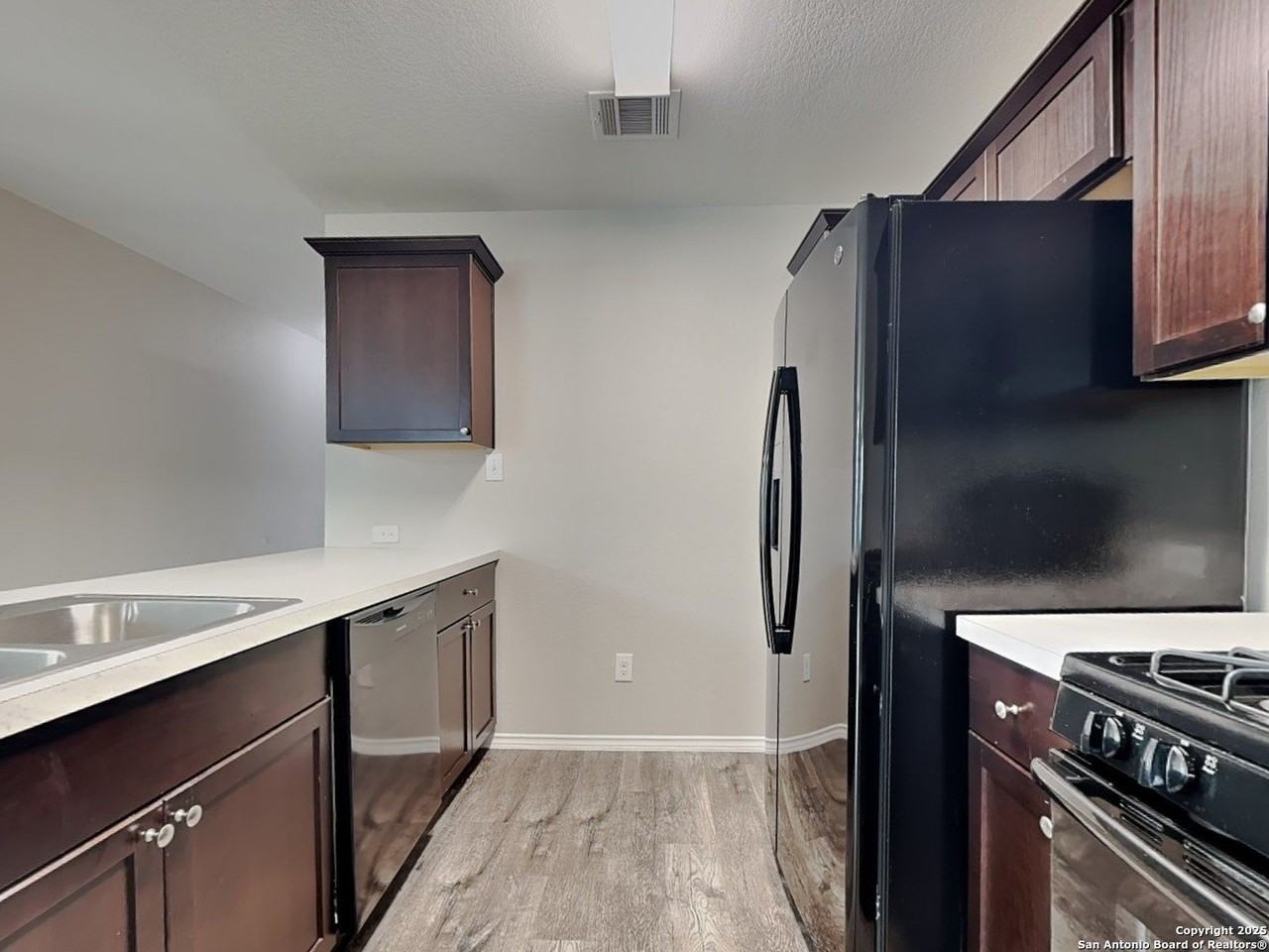 424 Mallow Dr - Photo 5 of 16