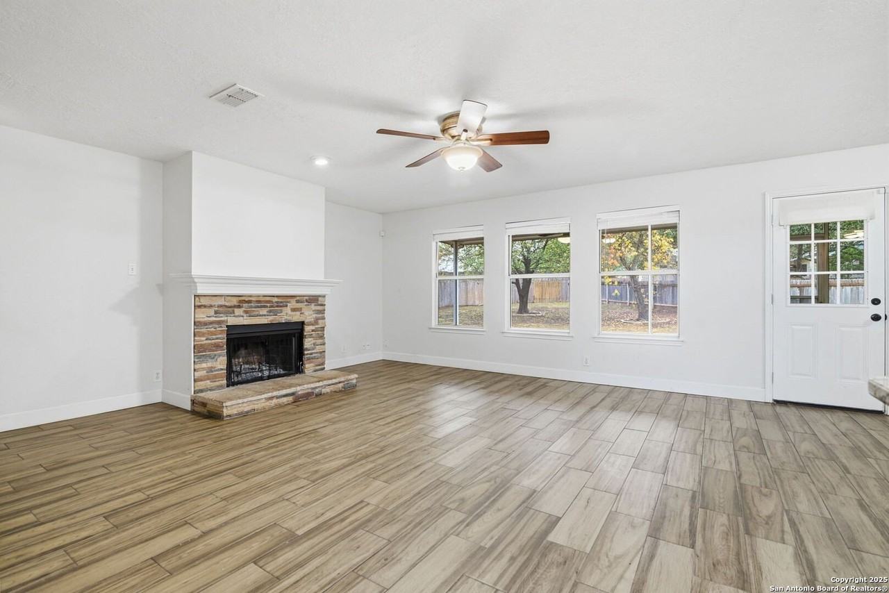 7442 Tall Cedar - Photo 6 of 33