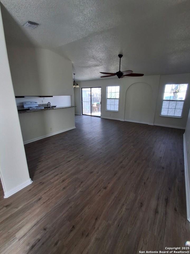 7423 Longing Trl - Photo 4 of 24