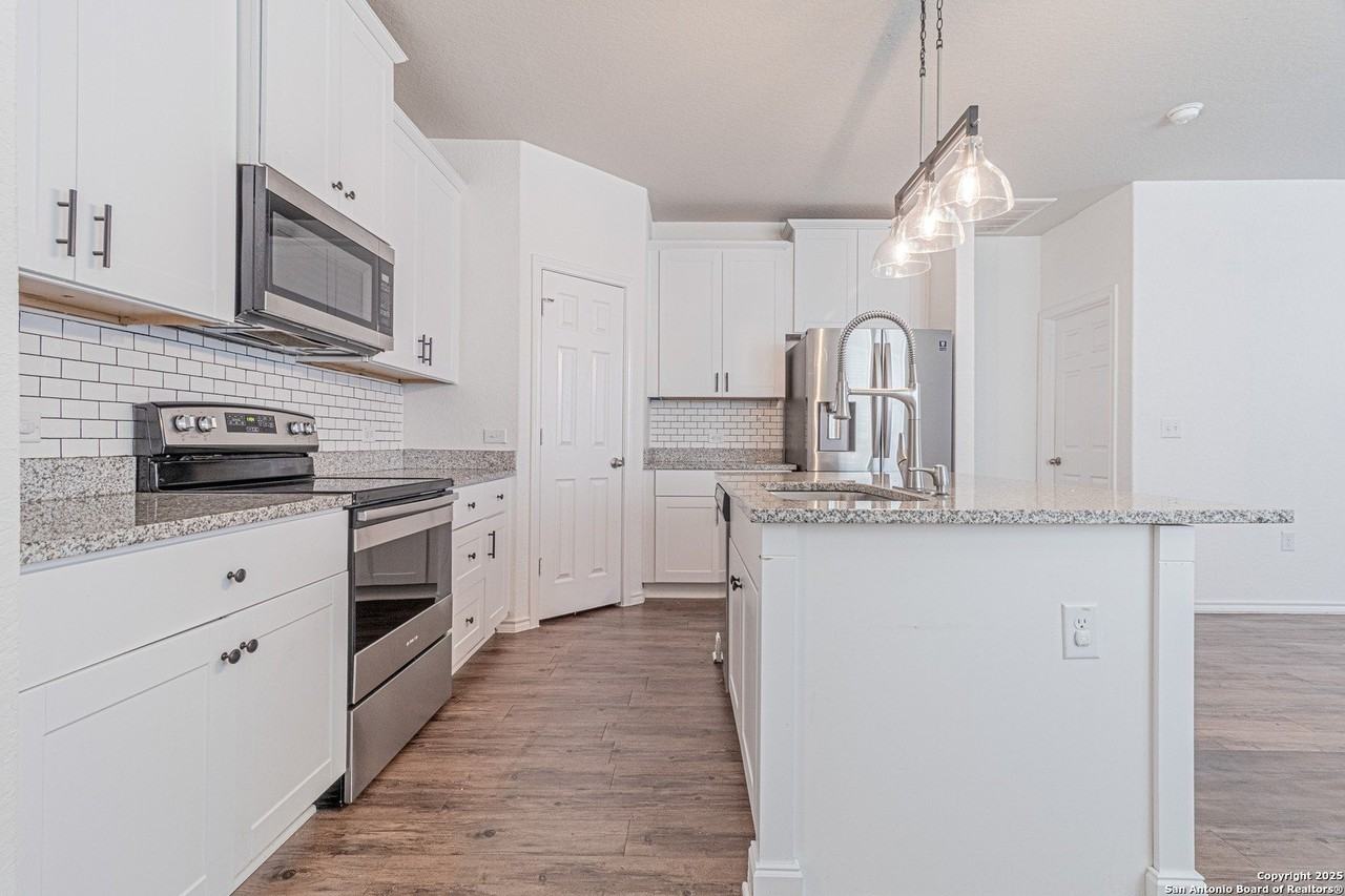 6739 Freedom Hls - Photo 3 of 39