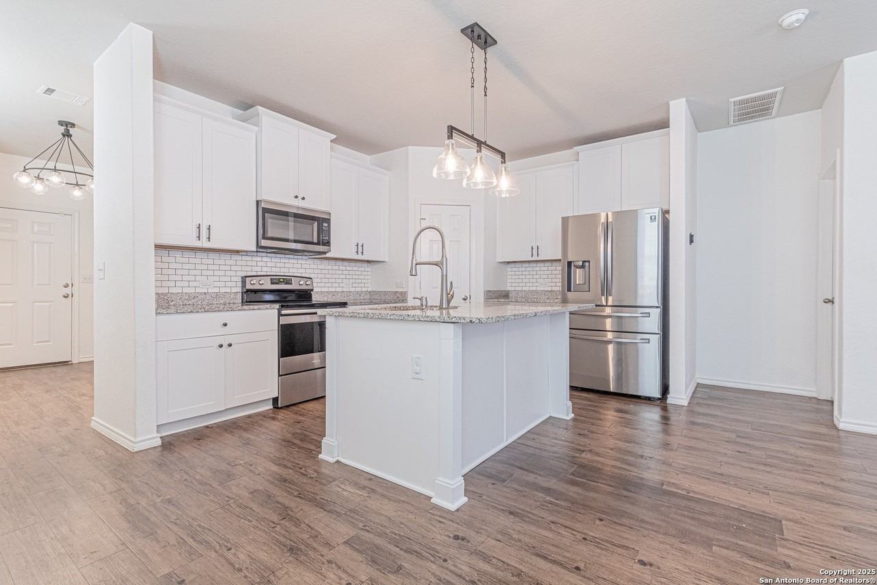 6739 Freedom Hls - Photo 4 of 39