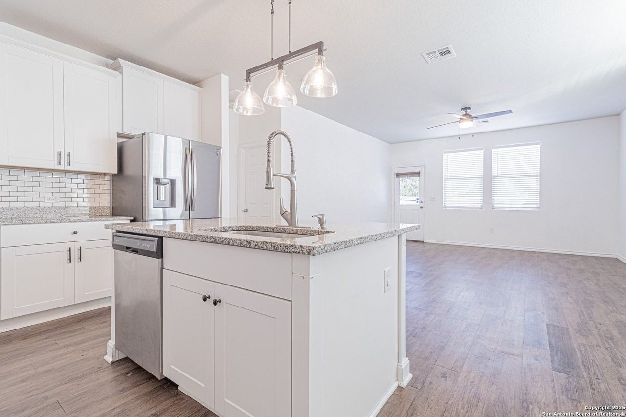 6739 Freedom Hls - Photo 7 of 39