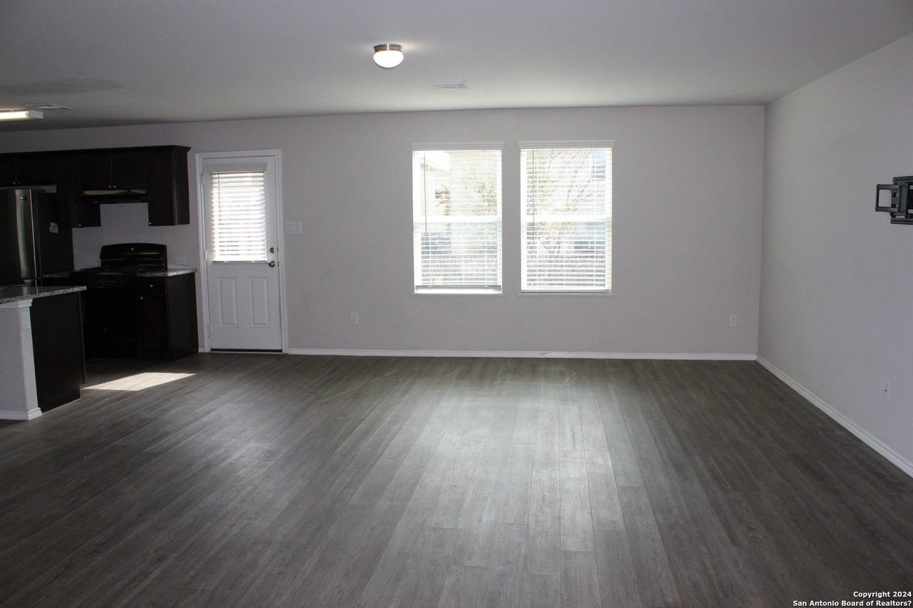 6522 Babcock Ter - Photo 4 of 24