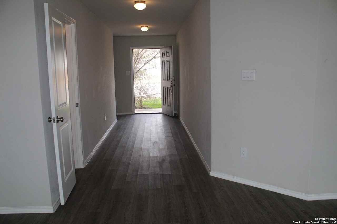 6522 Babcock Ter - Photo 5 of 24