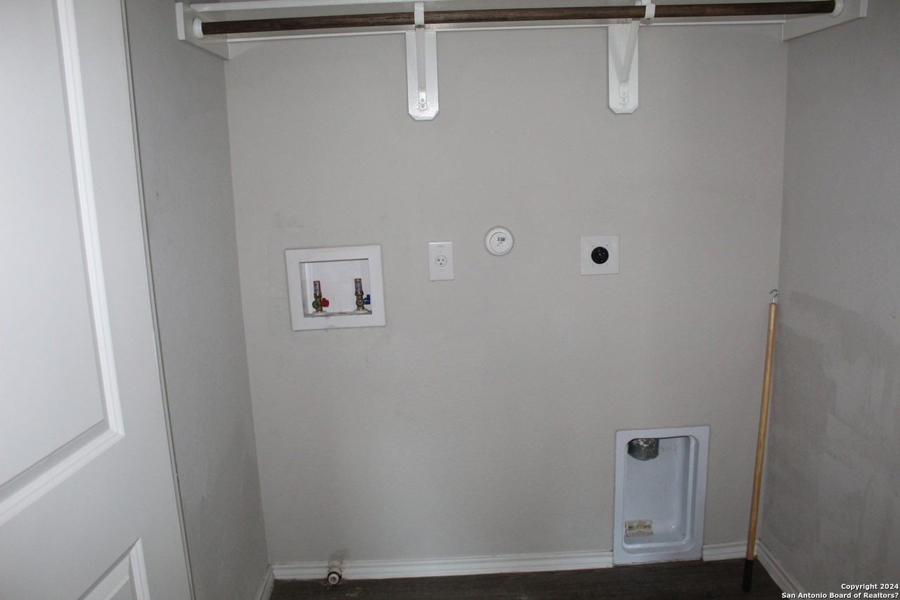 6522 Babcock Ter - Photo 7 of 23