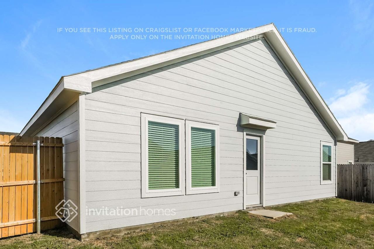 4033 Pleasant Shade Pl - Photo 3 of 4