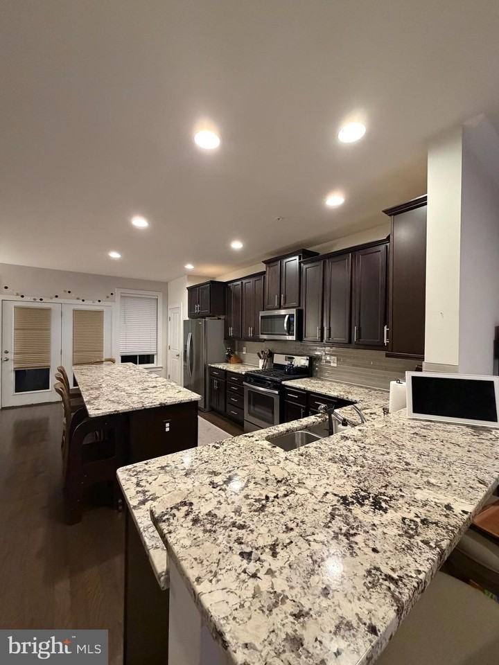 1414 Becknel Ave - Photo 2 of 12