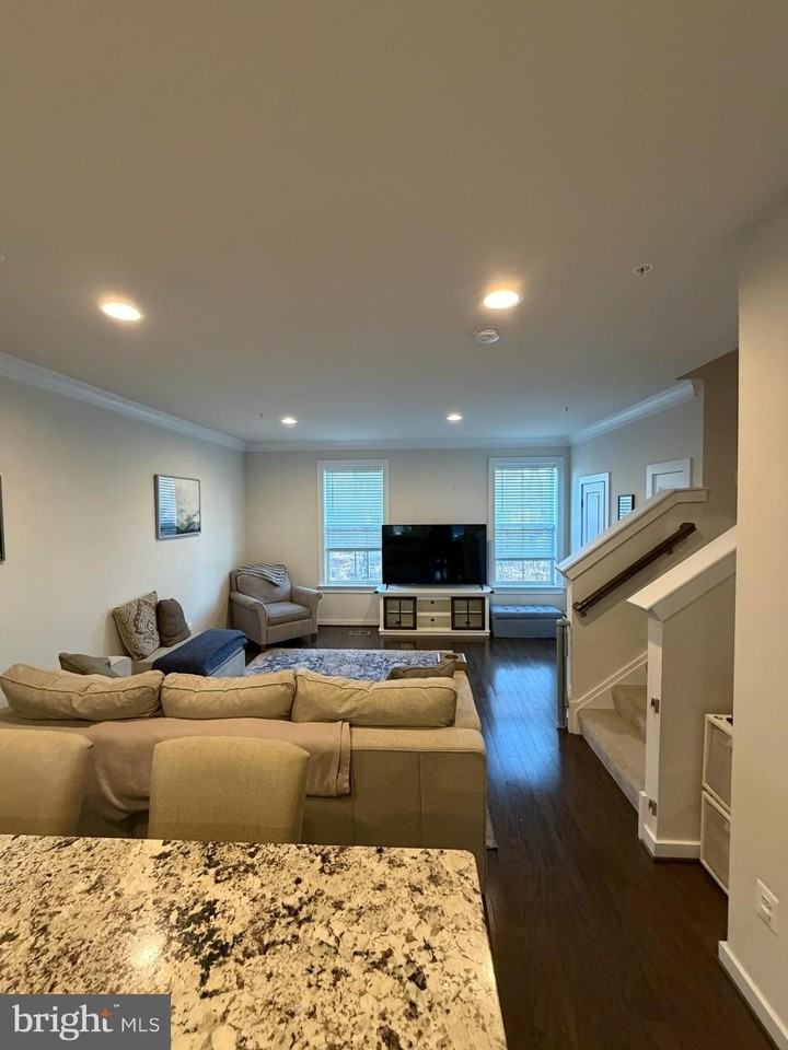 1414 Becknel Ave - Photo 3 of 12