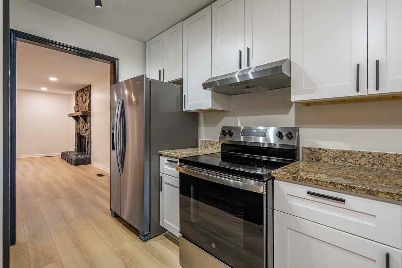 1545 Springwood Dr Se #B - Photo 5 of 27