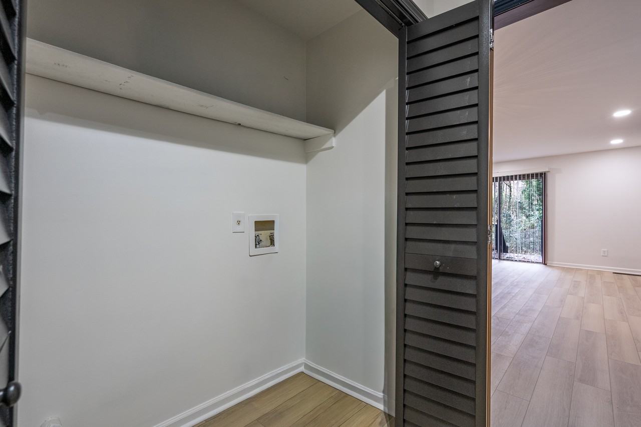 1545 Springwood Dr Se #B - Photo 7 of 27