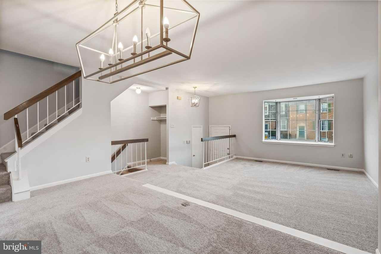 10322 Castlehedge Ter - Photo 4 of 25