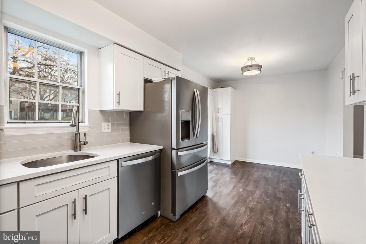 10322 Castlehedge Ter - Photo 7 of 25