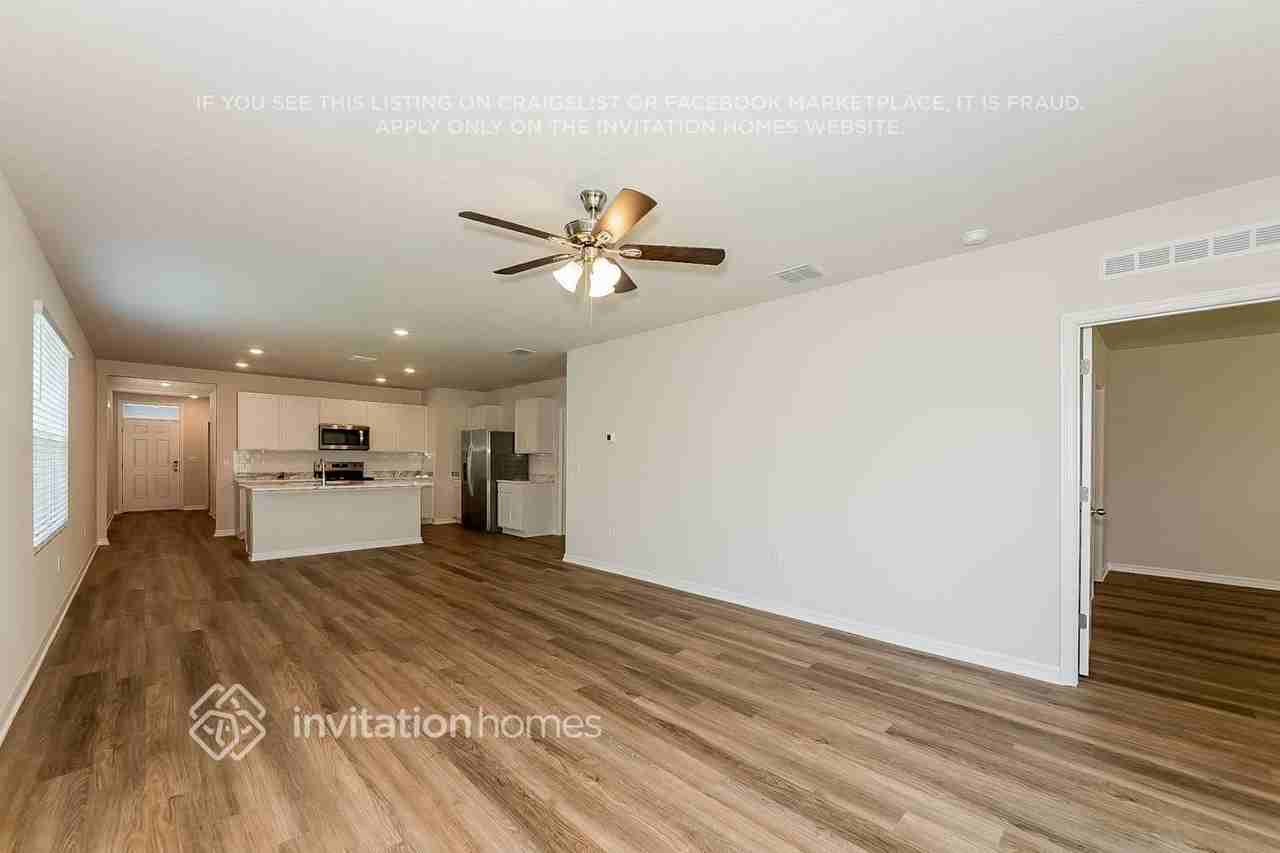 8041 Majestic Palms Ct - Photo 6 of 21