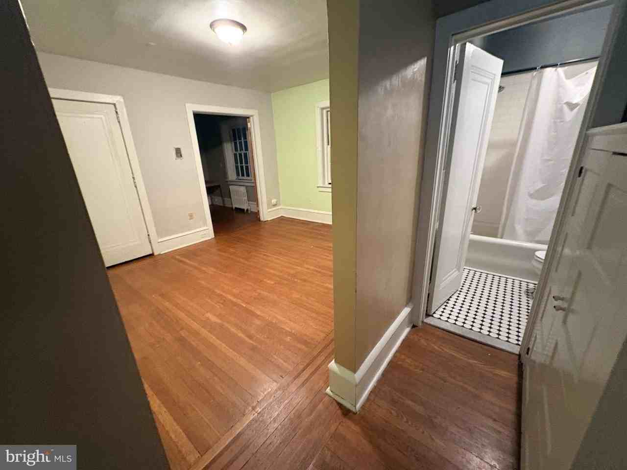 210 E Maple Ave Apt B10 #B10 - Photo 2 of 4