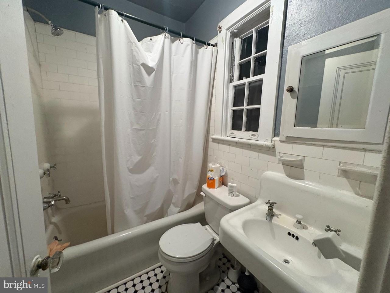 210 E Maple Ave Apt B10 #B10 - Photo 4 of 4