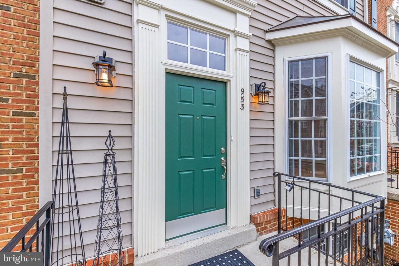 953 Harrison Cir - Photo 3 of 50