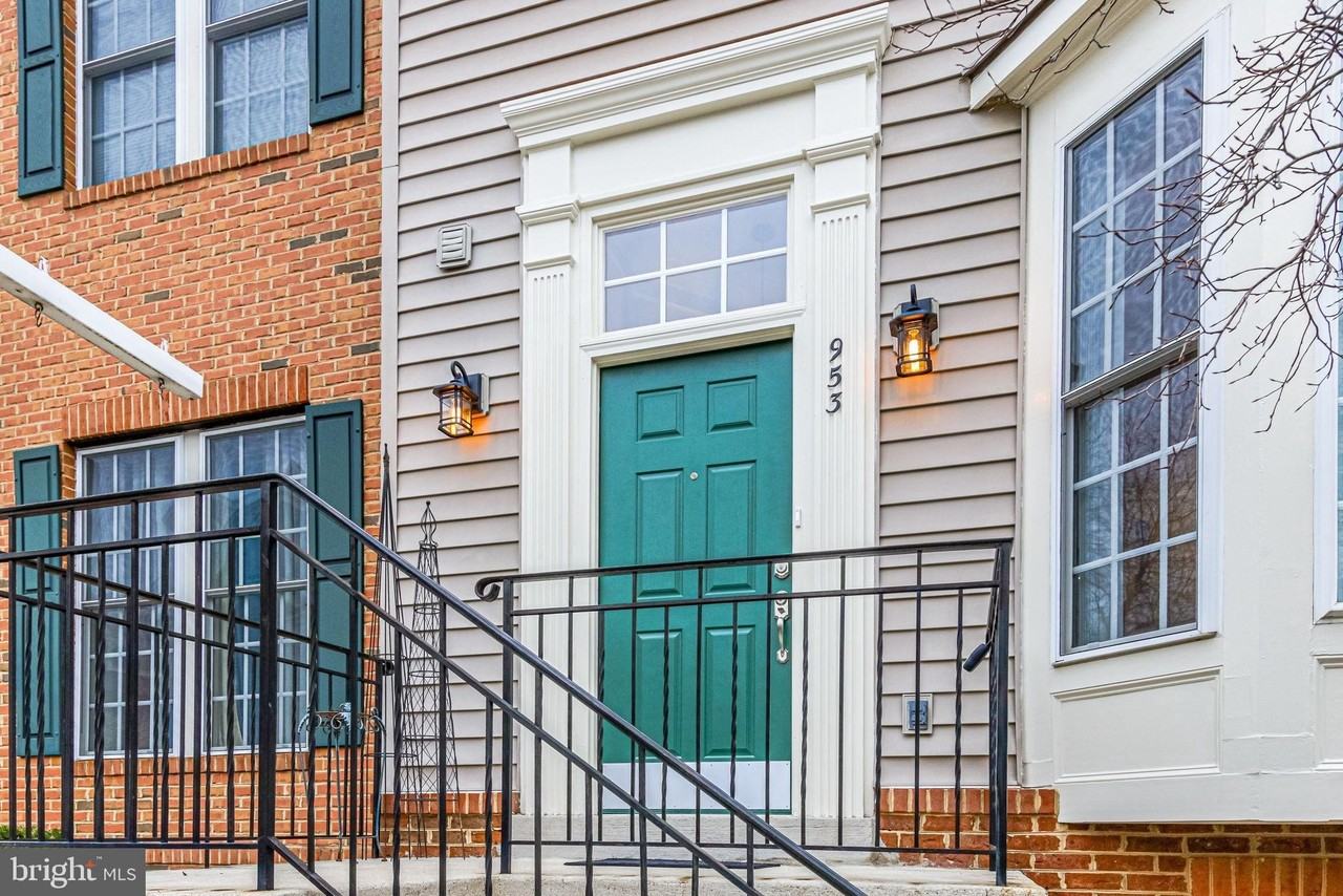 953 Harrison Cir - Photo 4 of 50