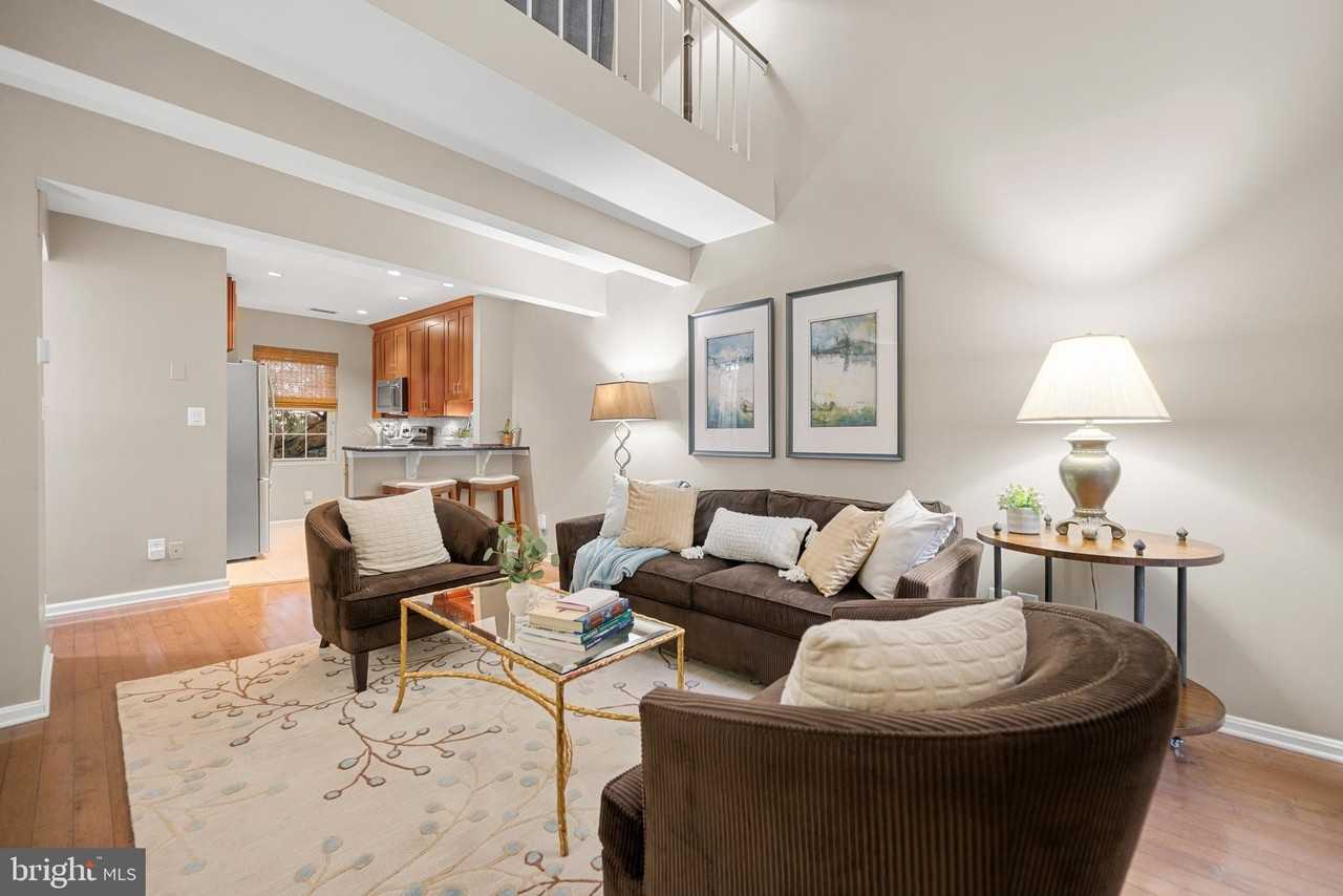 1403 E Abingdon Dr Apt 6 #6 - Photo 2 of 28