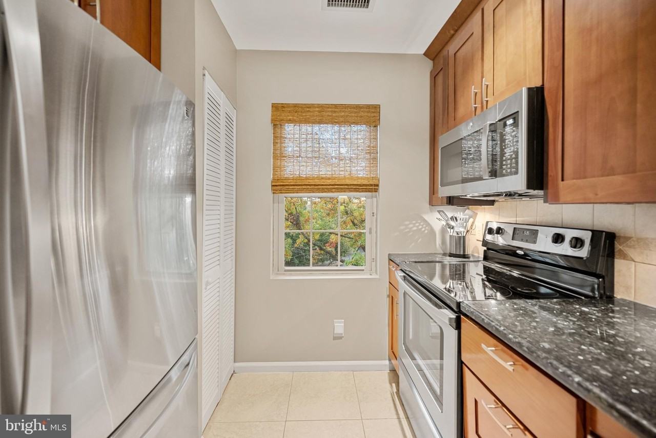 1403 E Abingdon Dr Apt 6 #6 - Photo 4 of 28