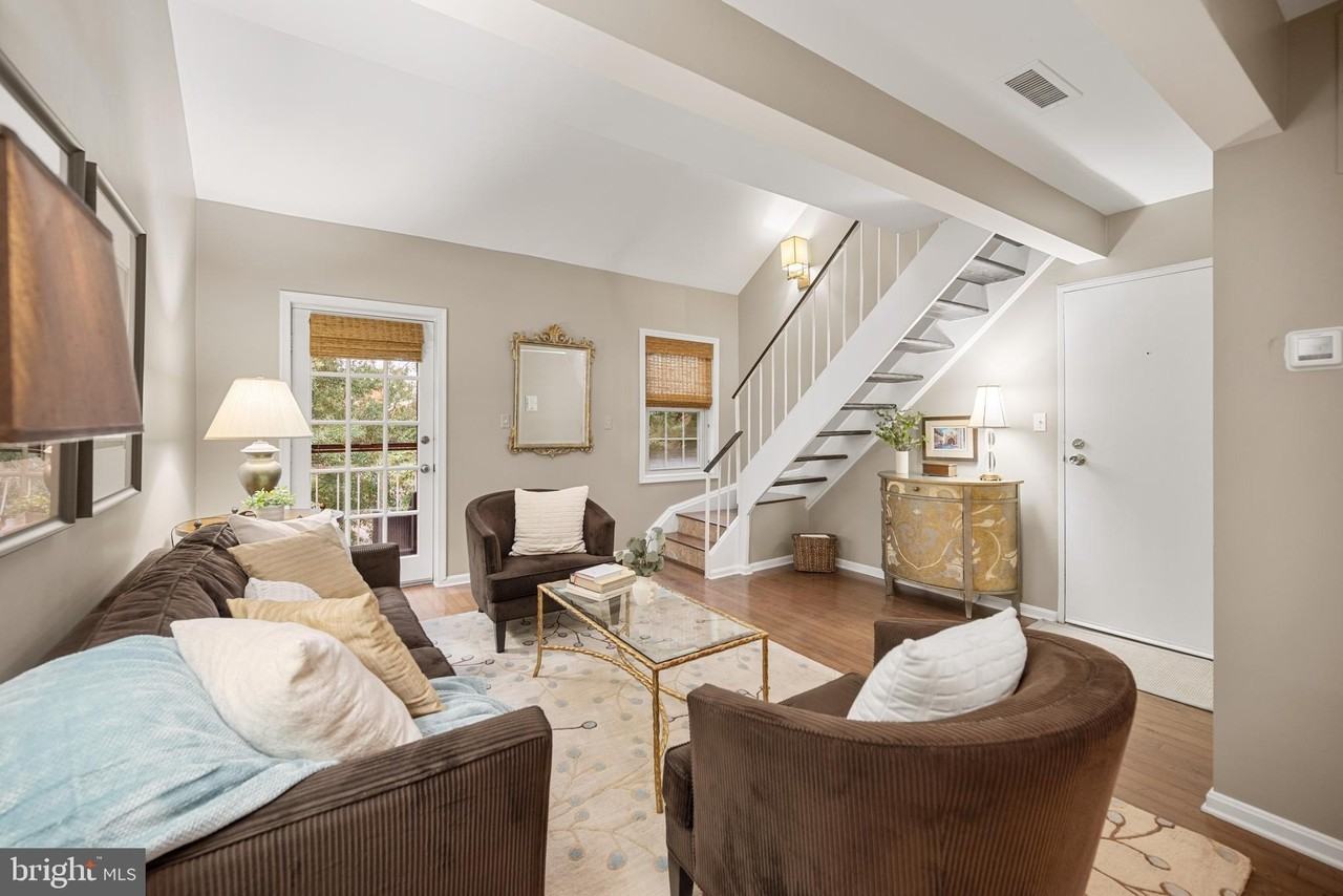 1403 E Abingdon Dr Apt 6 #6 - Photo 6 of 28