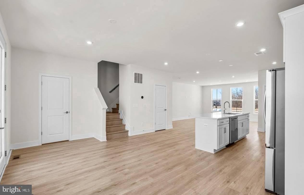 127 Heyford Dr - Photo 7 of 25