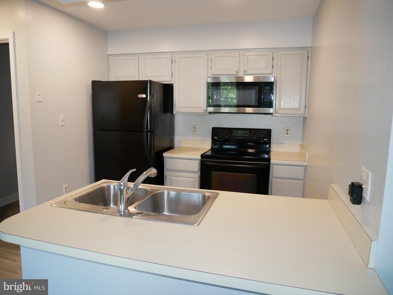 12129 Salemtown Dr - Photo 2 of 9