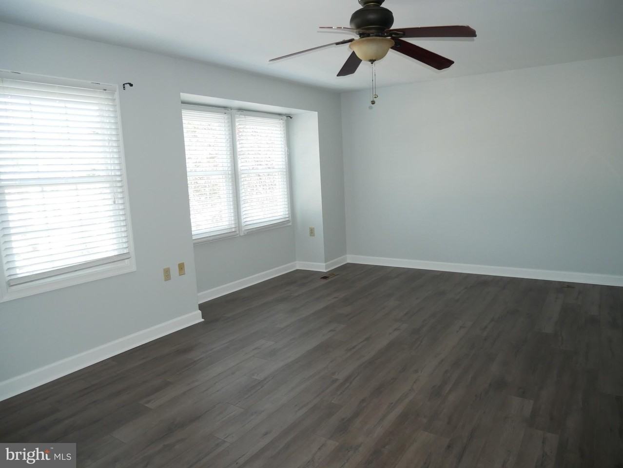 12129 Salemtown Dr - Photo 5 of 9