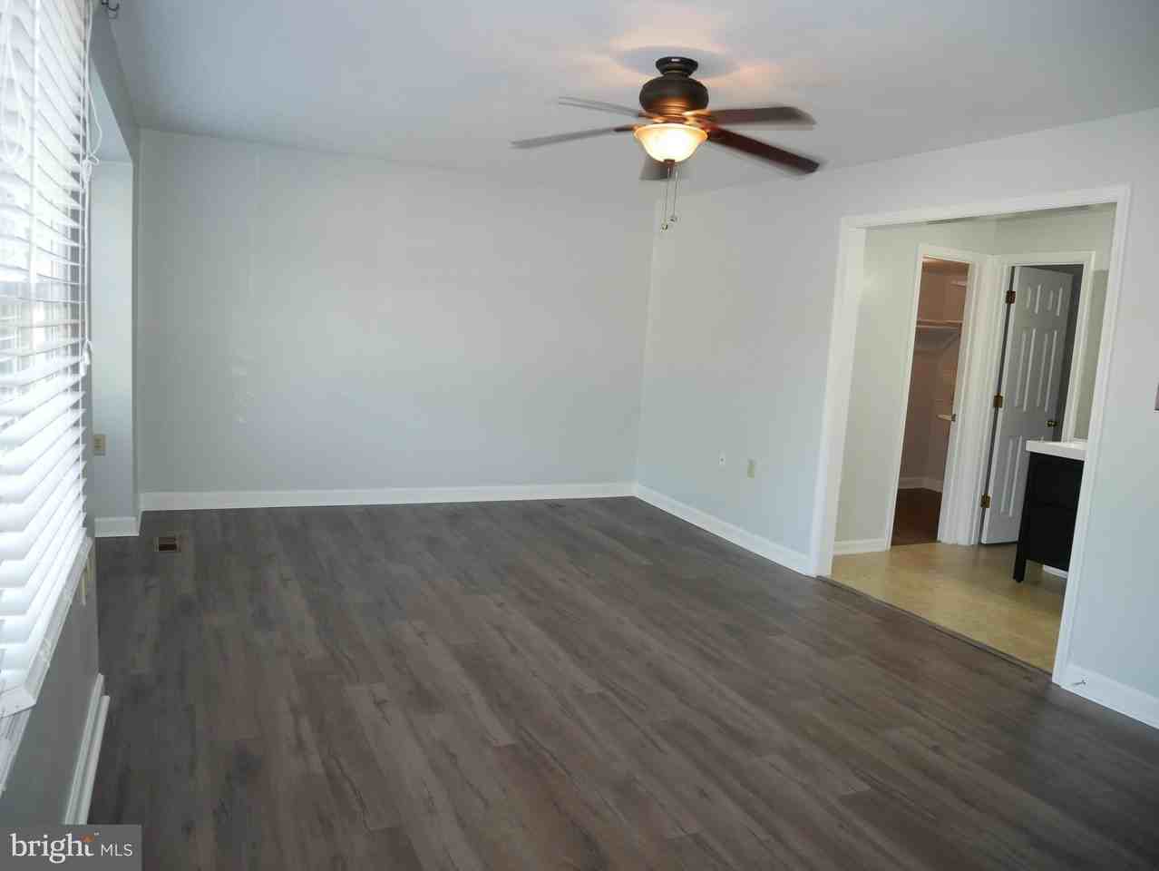 12129 Salemtown Dr - Photo 6 of 9