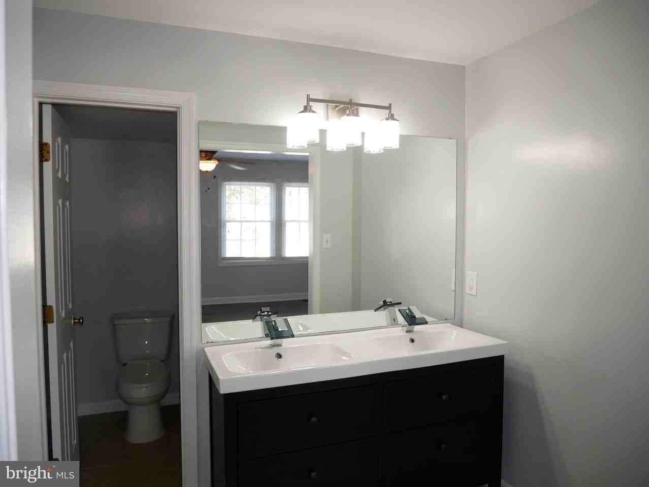 12129 Salemtown Dr - Photo 7 of 9