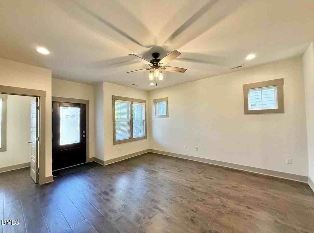 1529 Rhodeschool Dr - Photo 4 of 36