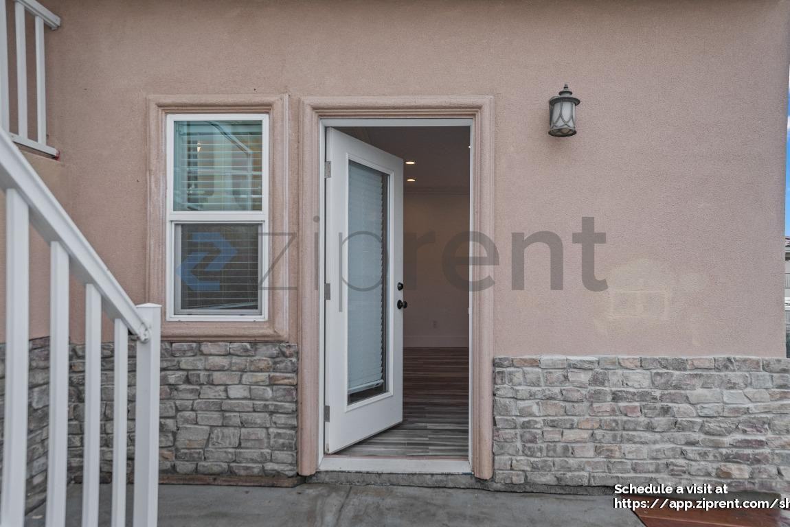 24518 Karina St #1 - Photo 5 of 32