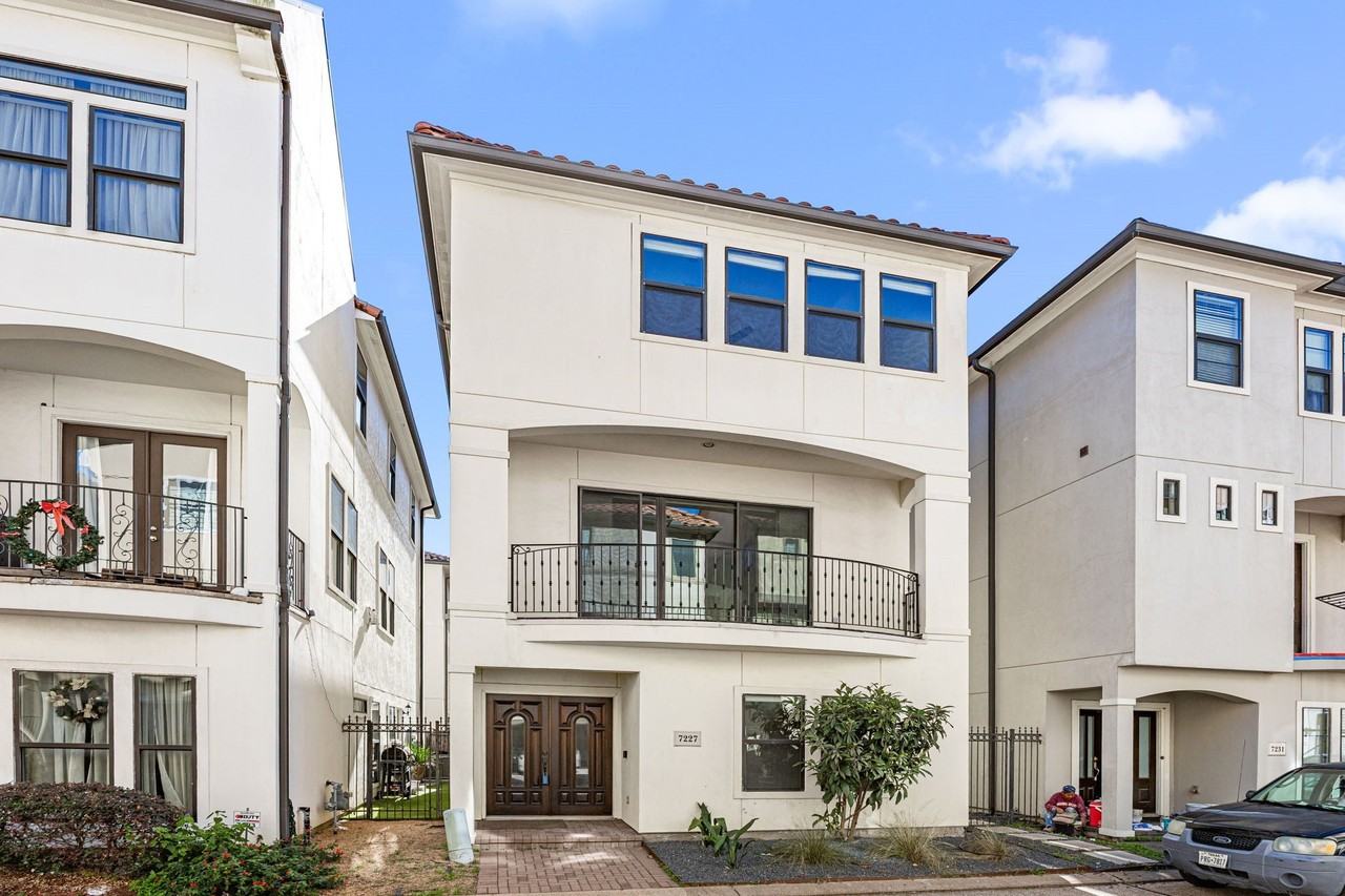 7227 Laguna Villas - Photo 2 of 39