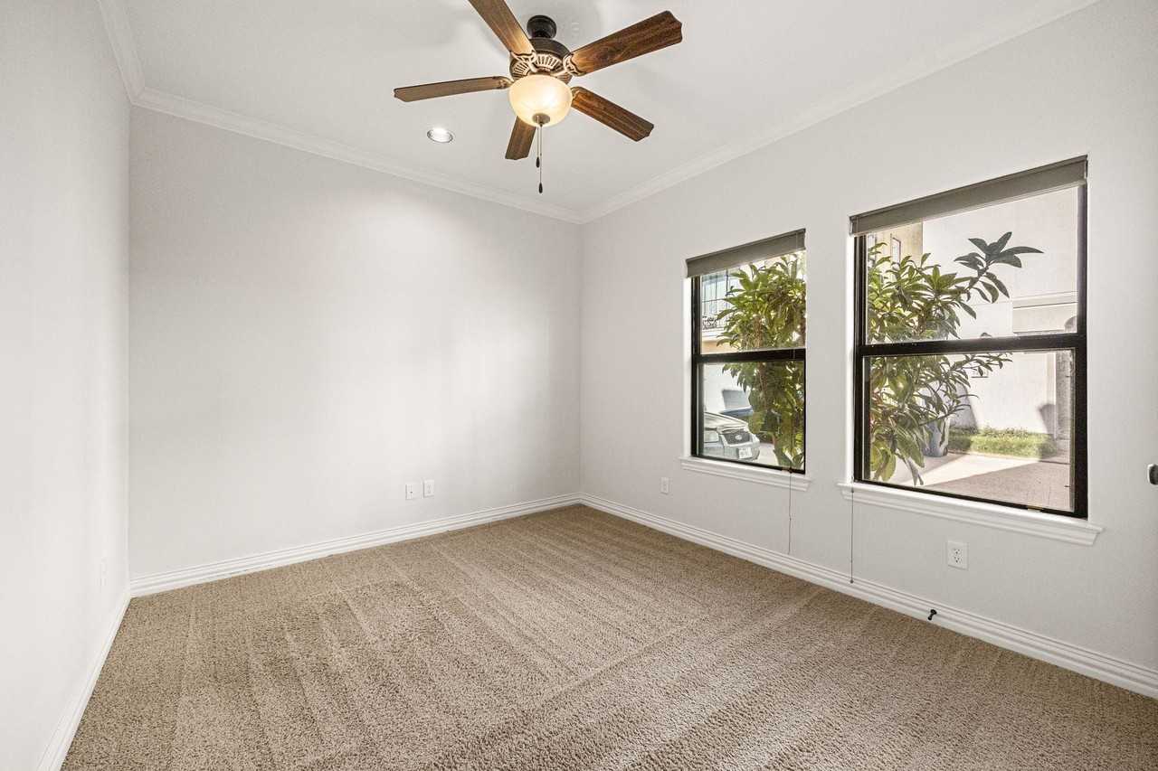 7227 Laguna Villas - Photo 7 of 39