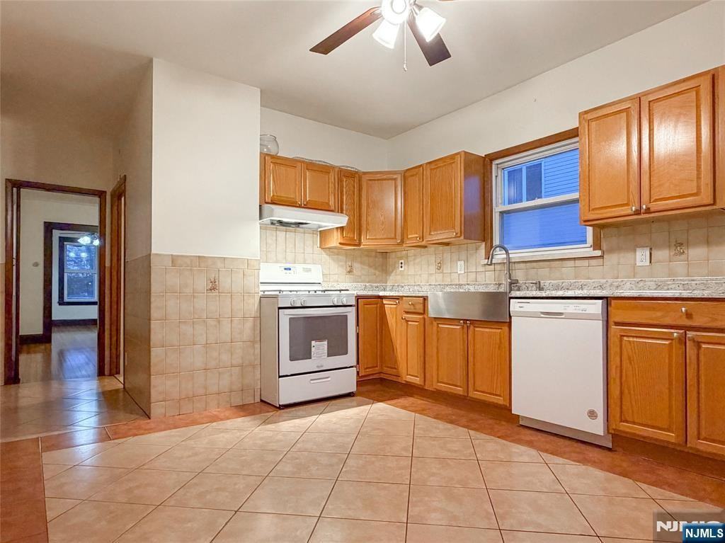 183 Dukes St ##1 - Photo 6 of 29