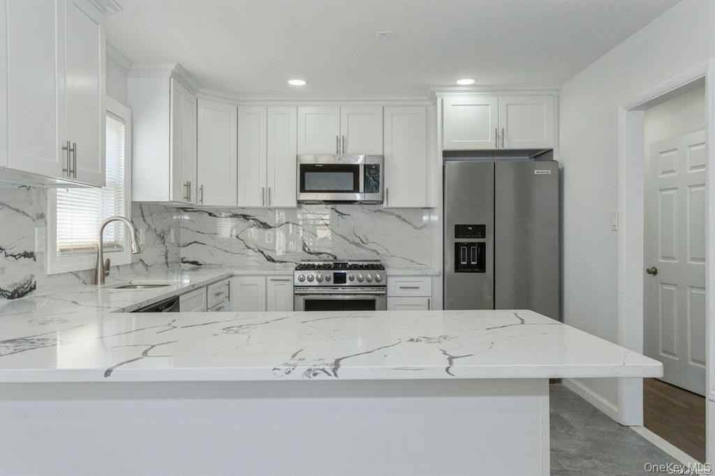 250 New York Ave - Photo 7 of 43