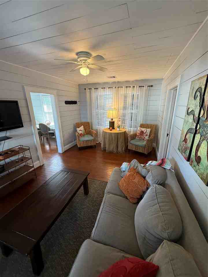 2007 Avenue M Rear - Photo 3 of 14