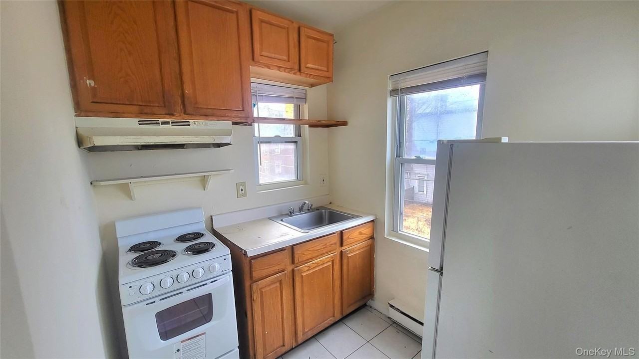 67 Academy St Apt 3 - Photo 6 of 25