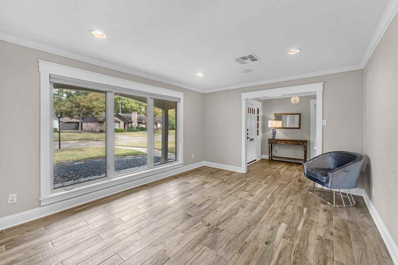 10211 Candlewood Dr - Photo 5 of 36