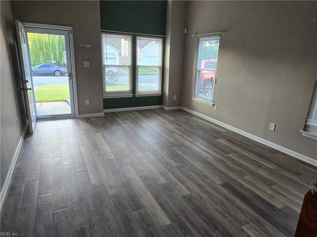 1061 Gauguin Dr - Photo 5 of 46