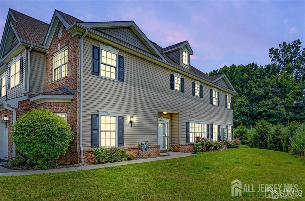 90 Morgan Way - Photo 2 of 35