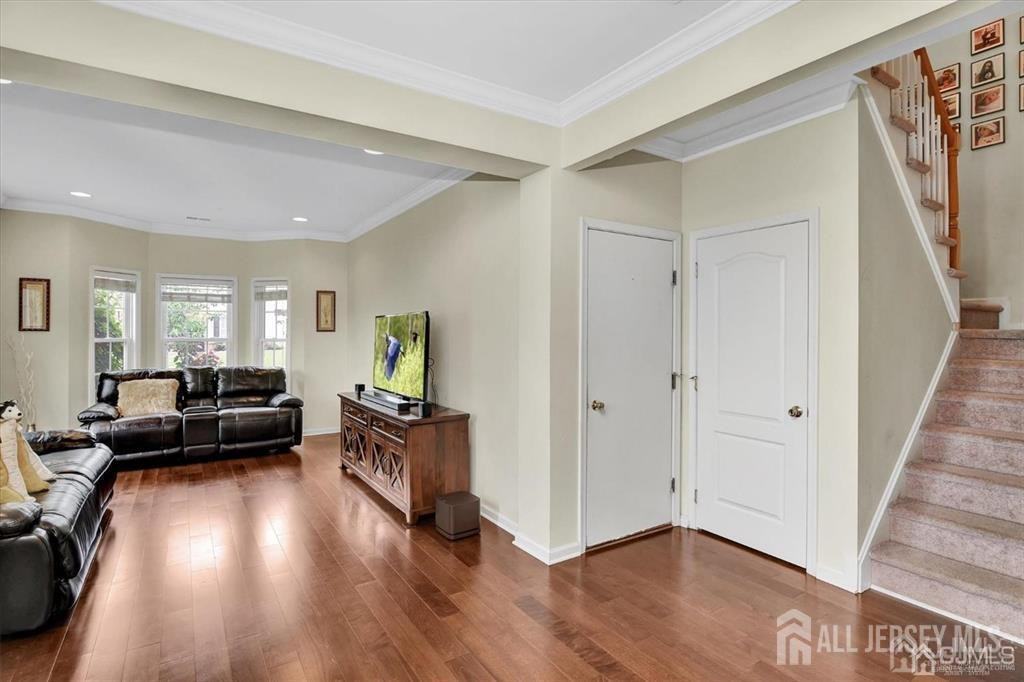 90 Morgan Way - Photo 4 of 35