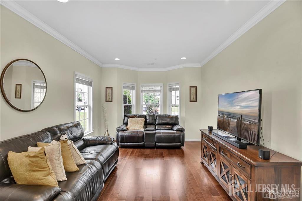 90 Morgan Way - Photo 6 of 35