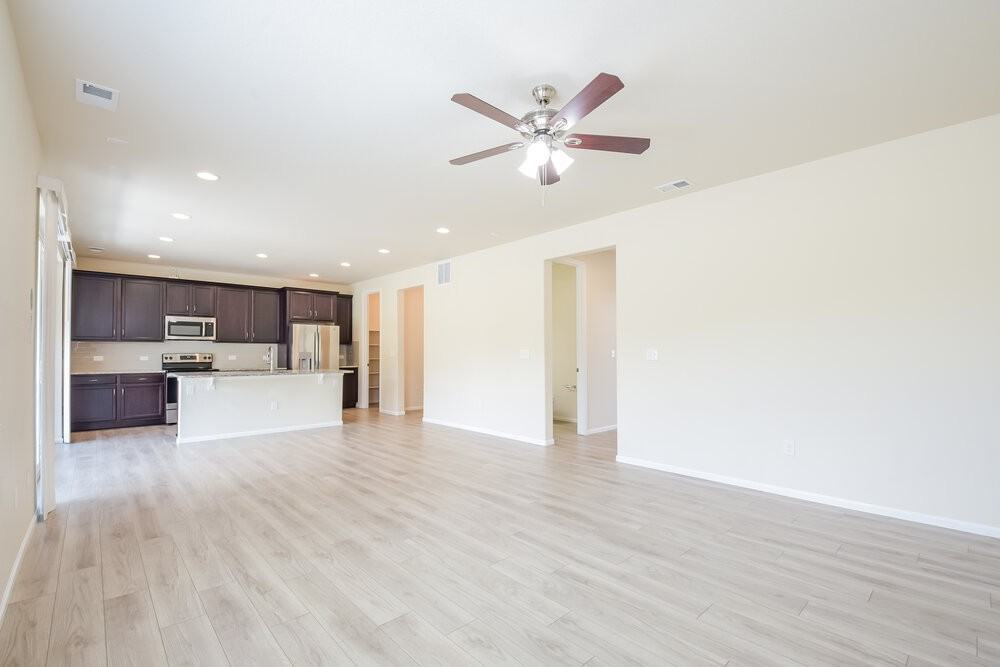 1918 Cade Ave - Photo 6 of 17