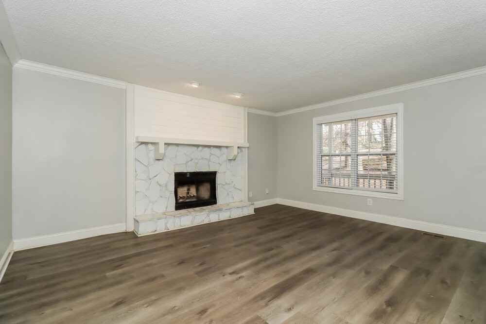 565 Bells Ferry Pl - Photo 6 of 18