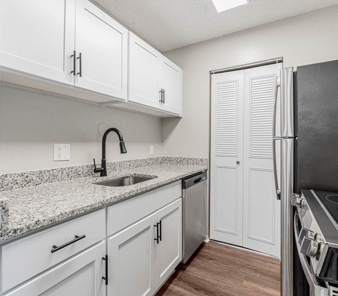 Rivercreek Apartments - Photo 4 of 25