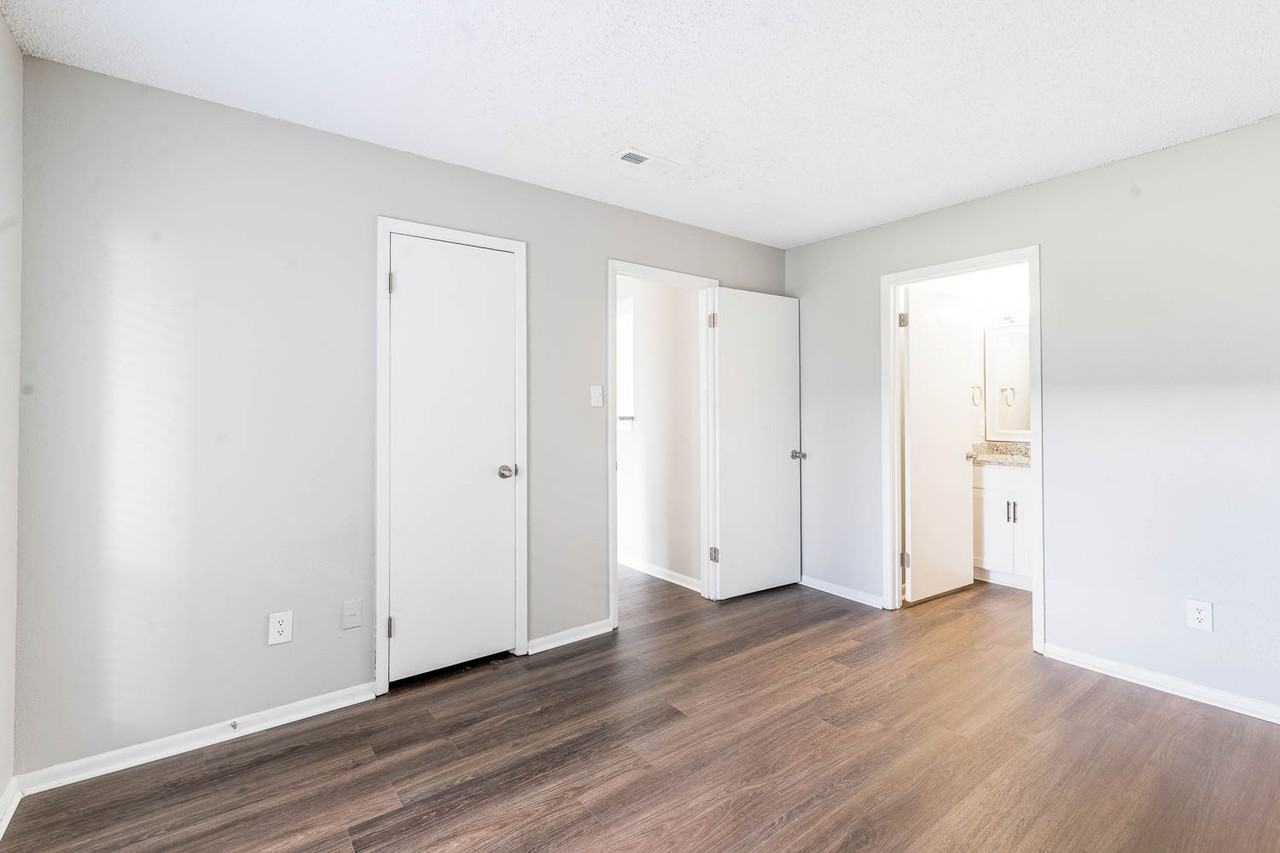 Rivercreek Apartments - Photo 5 of 25