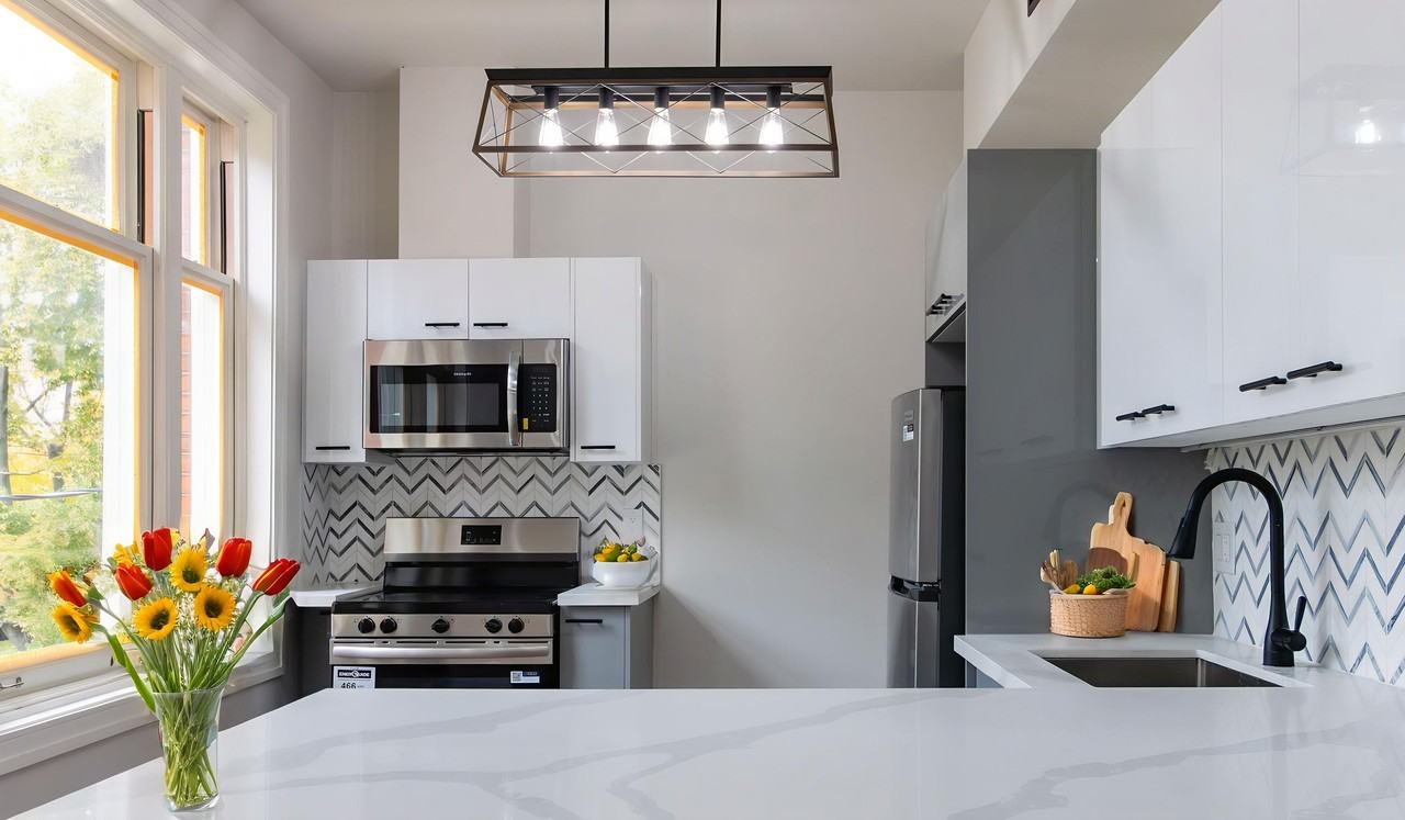 52 Charlton Ave W Hamilton - Photo 4 of 22