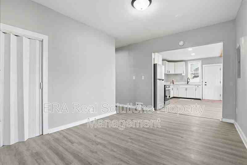 1548 Safford Ave - Photo 2 of 35